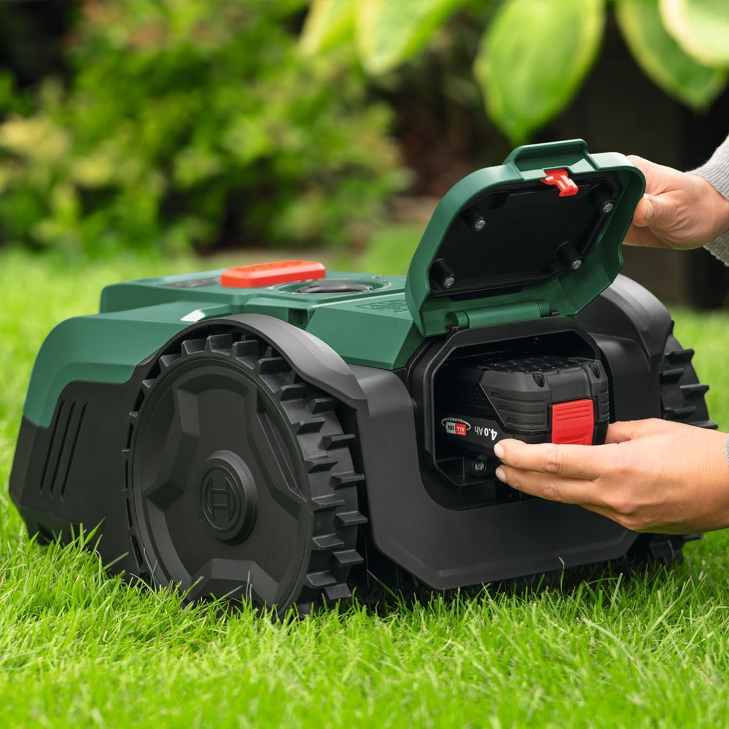 Bosch VisiMow100 18V Robot Lawn Mower Set